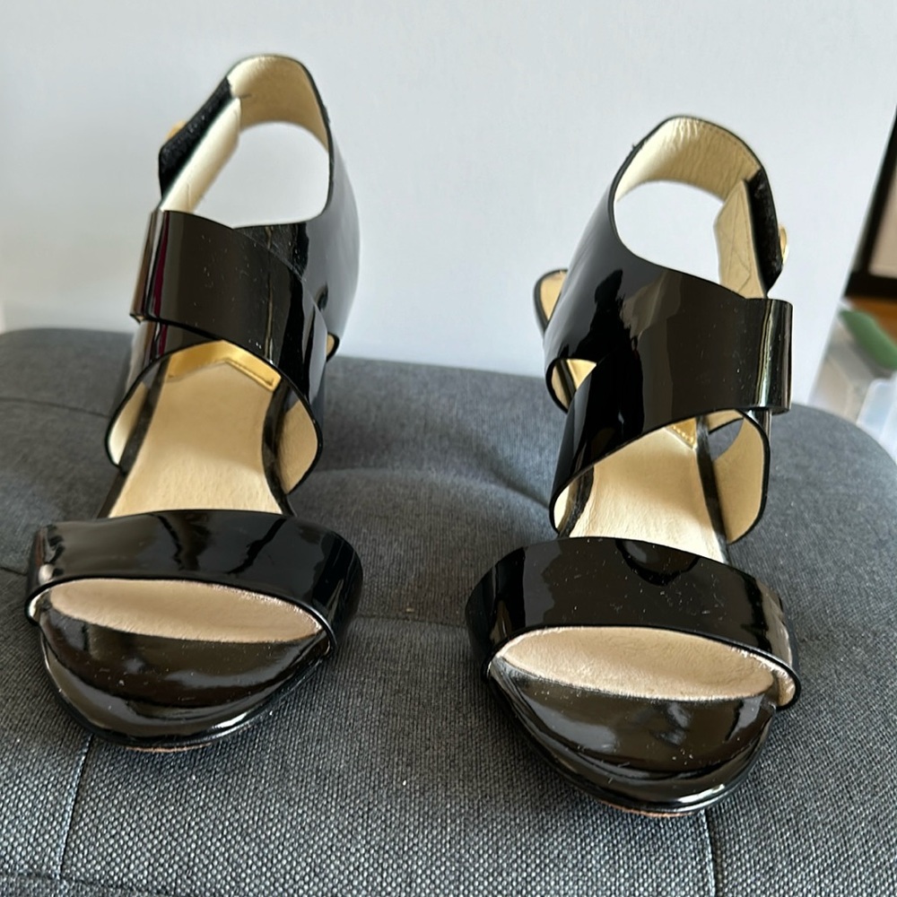 MICHAEL KORS BLACK PATTEN LEATHER SHOES SIZE 9 HEEL 3.5"